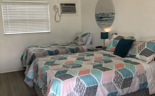 Sun Island Motel