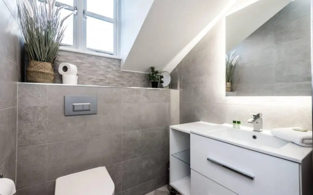 Host Apartments The Pilgrim Coach House