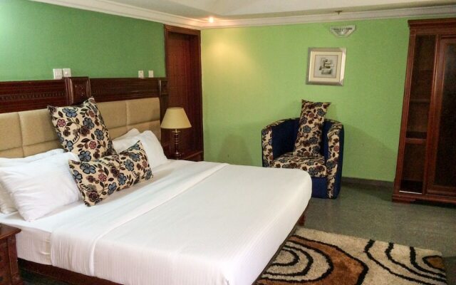 Golden Bird Hotel & Suites