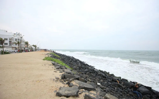 OYO Home 10497 Compact 2BHK Pondy White Town