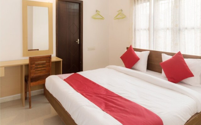 OYO Home 11410 Modern 3BHK Goverdhan Villas