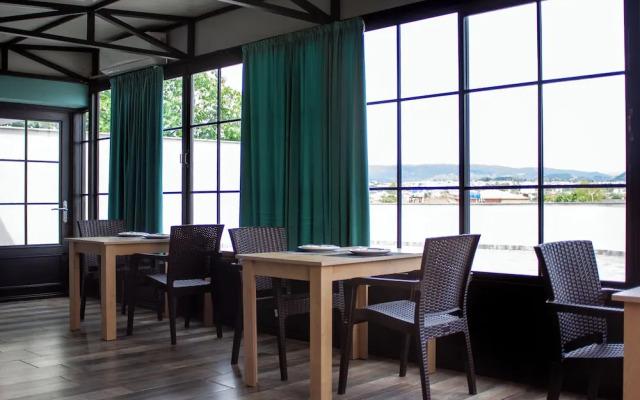 West Star Hotel
