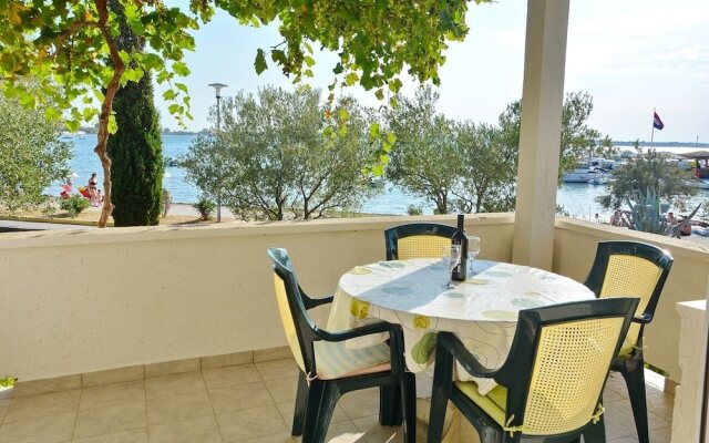 Charming Apartment in Vrsi Mulo, Great Place in Dalmatia for Family Vacation