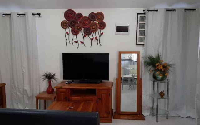 Beautiful and Bright Studio Apartment, Botany Downs