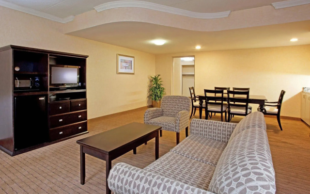 Delta Hotels by Marriott Detroit Novi