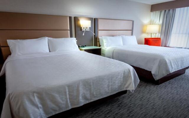 Holiday Inn Express Vancouver-Metrotown (Burnaby), an IHG Hotel