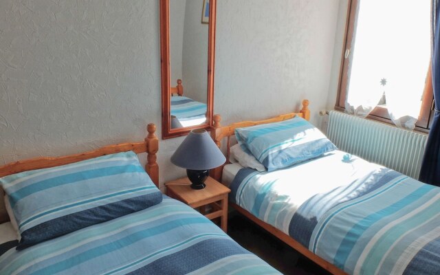 Spacious Holiday Home in Anglars-nozac With Swimming Pool