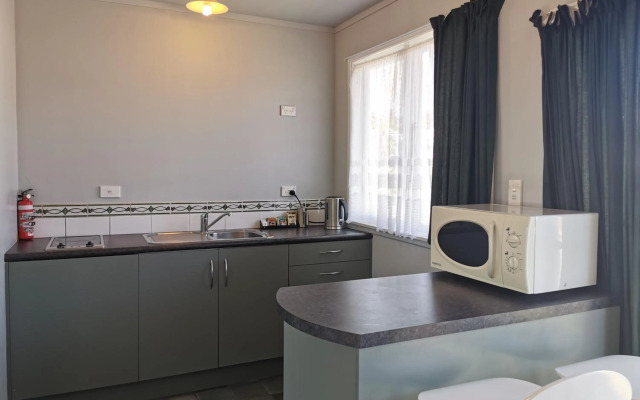 Parakai Geothermal Motel