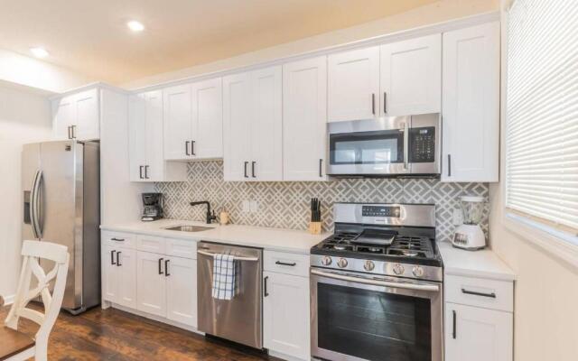 2 Blocks from Beach-Sleeps 16