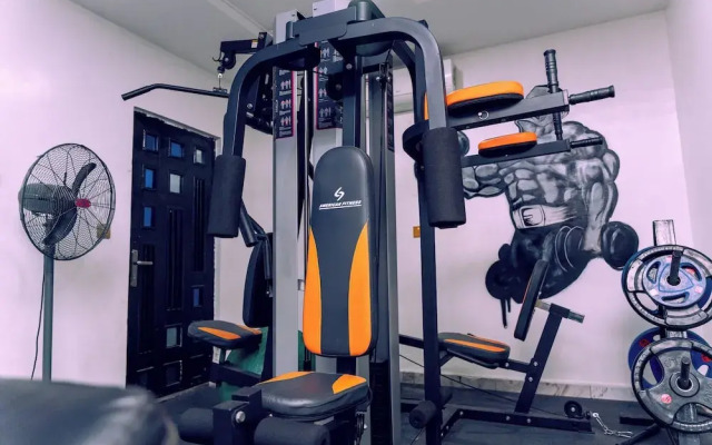 Luxury Hotel Deluxe Room - Sleeps 2 - Gym - Pool