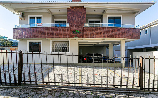 Apto amplo e moderno no Santinho VER102