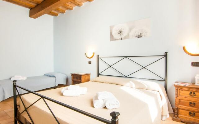 Inviting Farmhouse in Appenines With Covered Swimming Pool