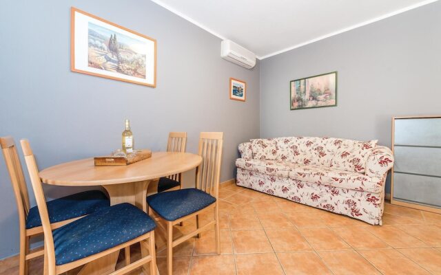 Nice Apartment in Grebastica With 1 Bedrooms and Wifi