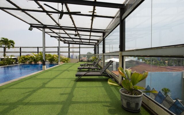 RedDoorz Apartment near Grand City Mall