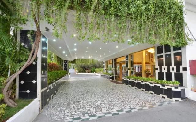SRM Hotel Maraimalai Nagar