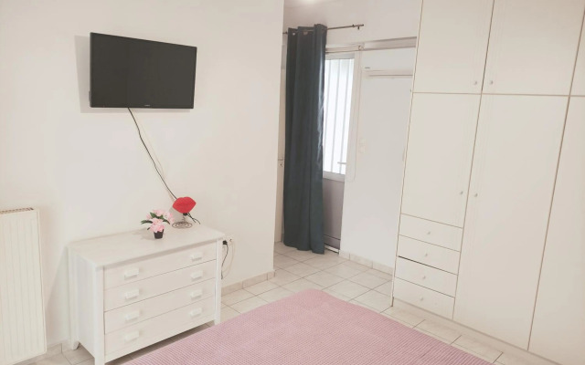 Summer Breeze Apartment in Kalamata