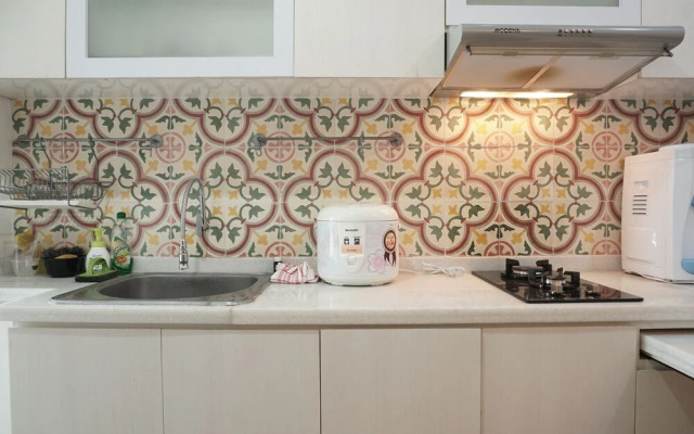 Cozy And Functional 1br Green Pramuka Apartment