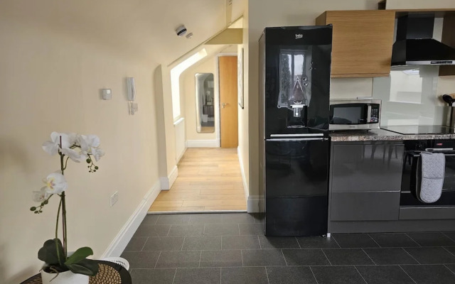Charming 1-bed Loft in Caerleon