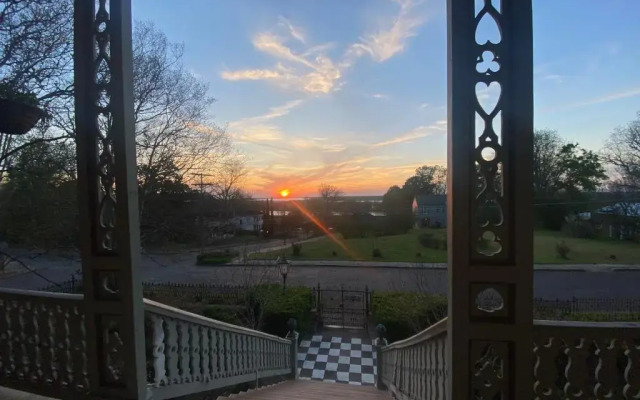 Corners Mansion Inn - A Bed & Breakfast