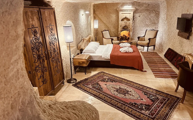 Asma Alti Cave Suits