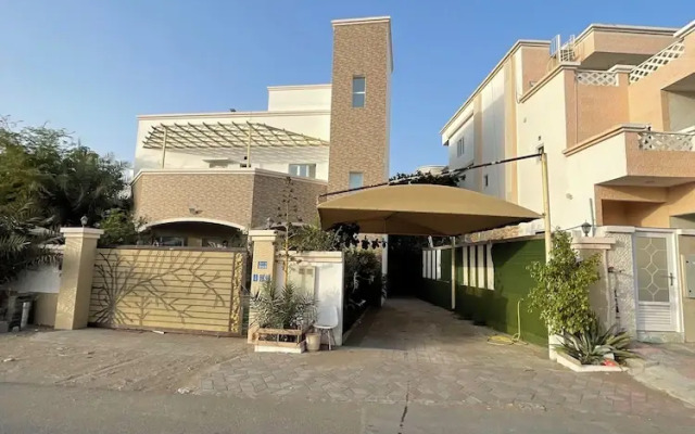 Shearing With Owner 5-bed Apartment in Sib