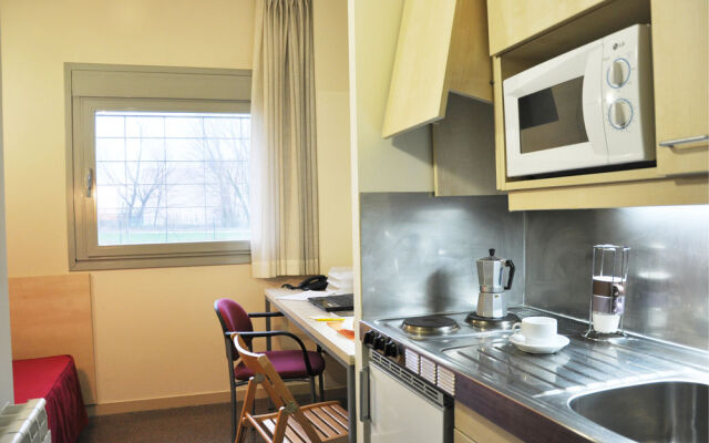 Albergue Residencia Universitaria Resa Los Abedules - Campus Accomodation