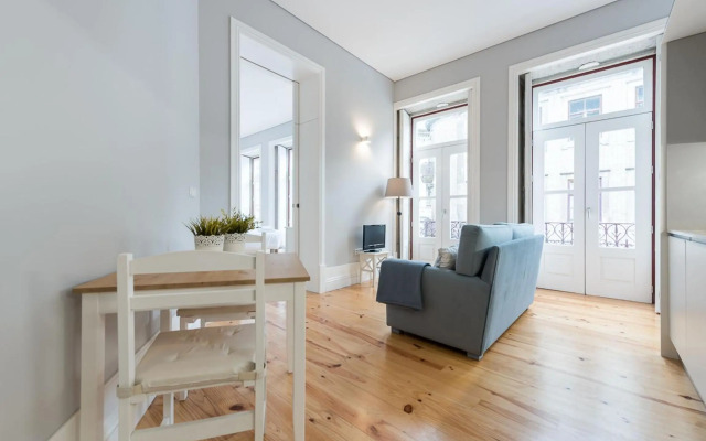 LovelyStay - Porto Windows with AC by central station