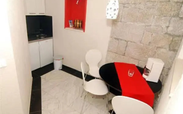 Studio Apartments Emotha