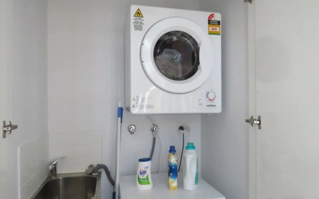 Modern 2 Bedroom Dutton Park Apartment With Balcony