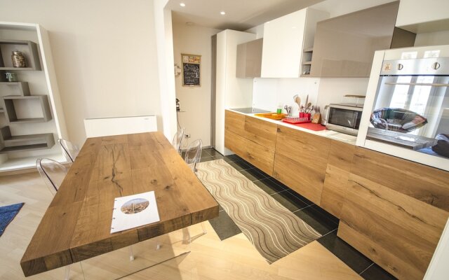 Luxury 65mq Under the 2 Towers