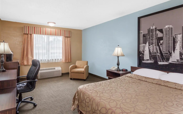 Super 8 by Wyndham Oceanside Marty's Valley Inn