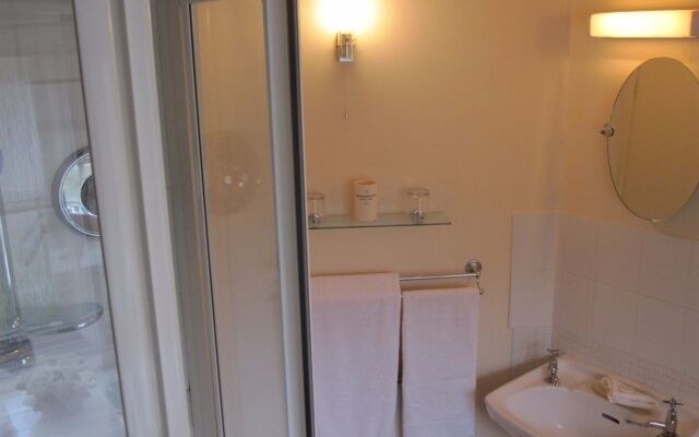 Guiting Guest House