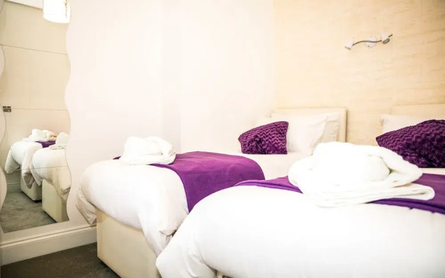 Flat 2, Falcondale House 5 South Cliff