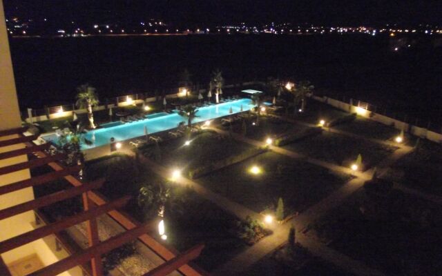 Luxury 2 bed Private Home Close to the Beach on a Secure Community