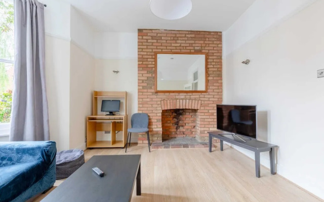 Roomy 3BD by Hampstead Heath!