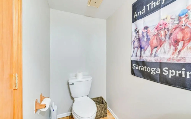 Saratoga Springs Home Near Skidmore College!