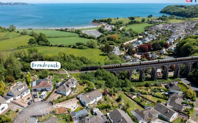 Spacious Home - Sea & Steam Train Views + Garden