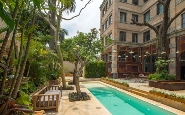 Factoria Hotel