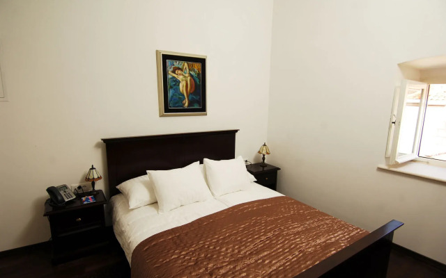 SUNce Palace Apartments with free offsite parking
