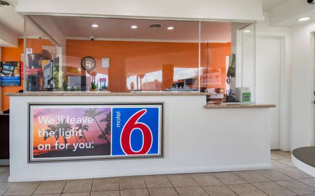 Motel 6 San Bernardino, CA - Downtown