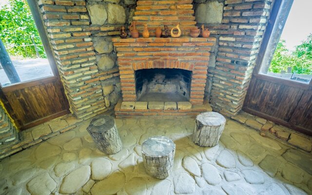 Nando Guest House