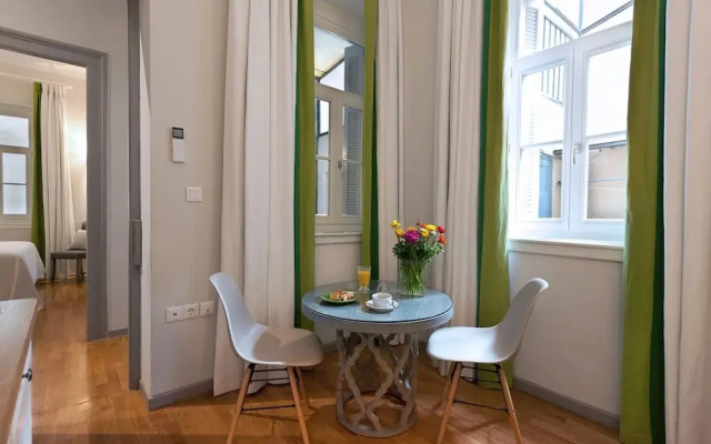 Acropolis TownHouseCo Suites