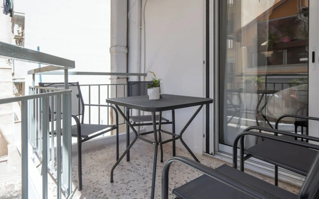 Classic Apartment in Piraeus, walk to Zeas Marina