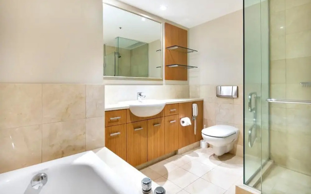 Central 1 Bedroom in Metropolis