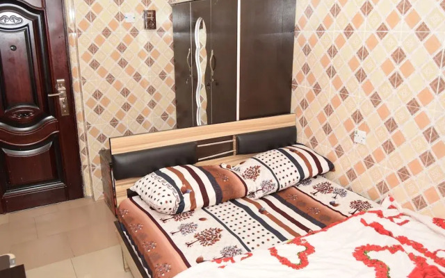 De'elites Pool Bar & Inn