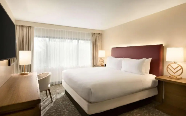 Hilton Phoenix Suites