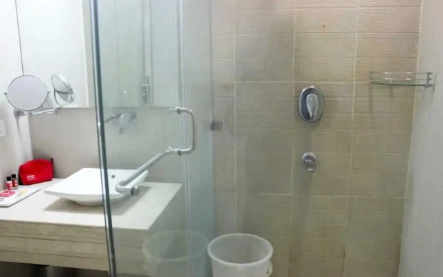OYO 557 Hotel Lavish Inn