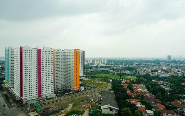 Furnished Studio with Comfortable Design Green Pramuka Apartment