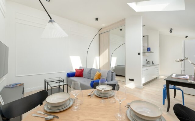 Bright Apartment Poznań by Renters