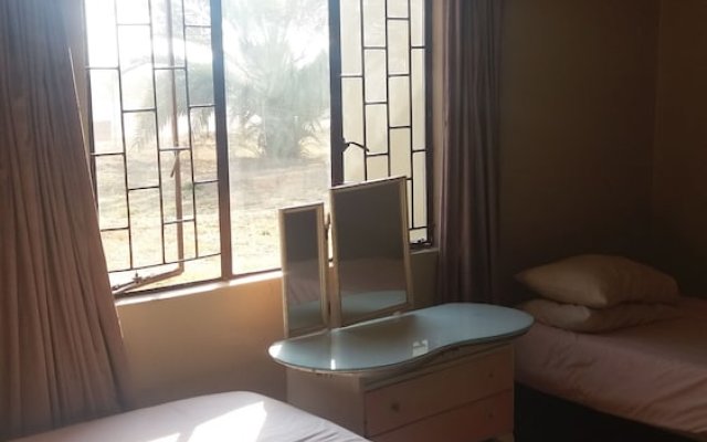"room in Guest Room - Comfy Room With Dstv and Aircon."
